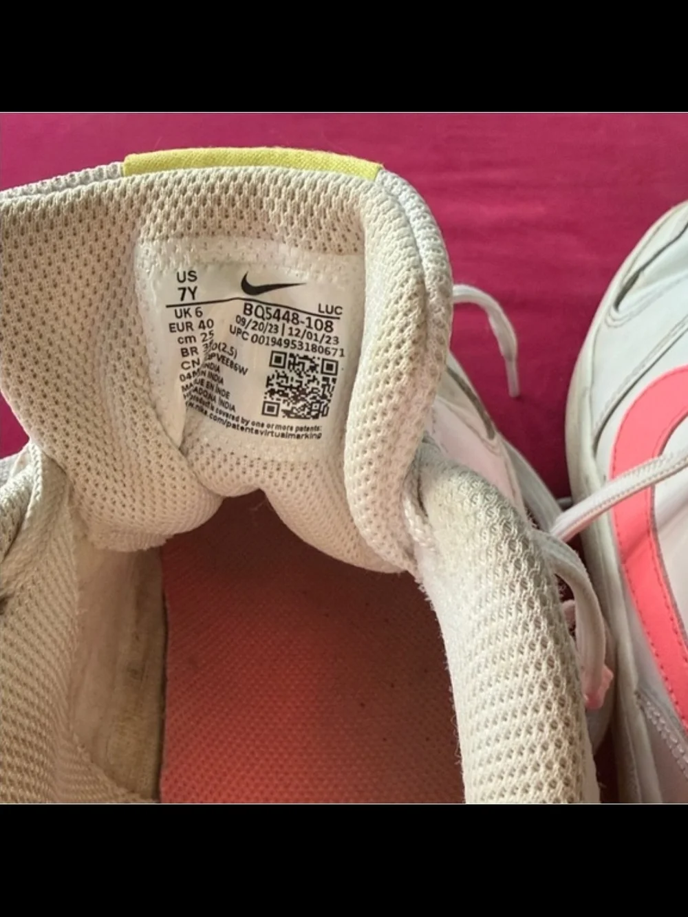 Nike Women's Pink and Black Low-Top Sneakers